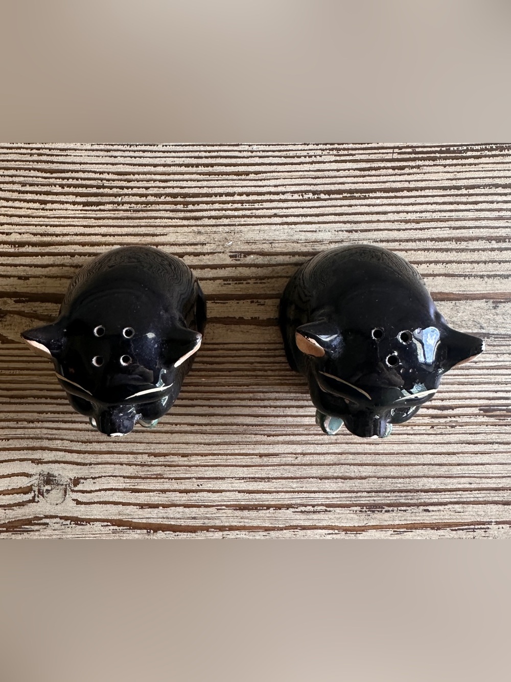 Vintage Black Ceramic Pig Salt & Pepper Shakers with Green Bows - Picture 2 of 6